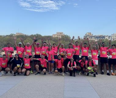Team Versailles Habitat au départ de la course Paris-Versailles 2026