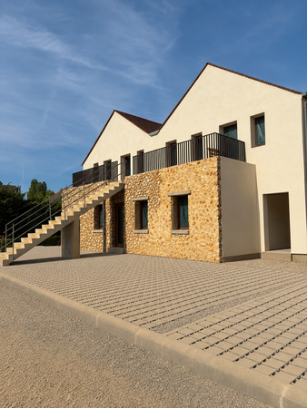 Le verger aux Loges en Josas : petit bâtiment collectif