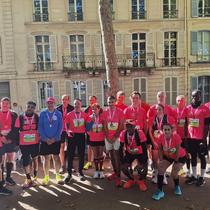 Equipe VERSAILLES HABITAT Arrivée course Paris-Versailles 2025 