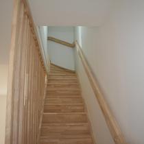 Résidence Le VERGER escalier bois - Les Loges en Josas