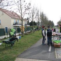 Le Mesnil Saint Denis : le point de rencontre du chantier de plantation participatif